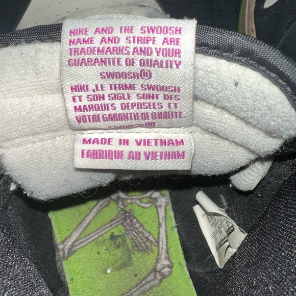 Nike “Send Help” Dunk’s - Picture 6 of 10